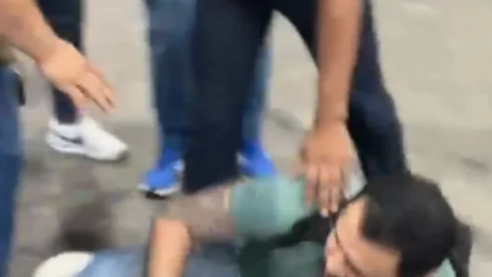 VEJA | Jornalistas são agredidos ao cobrir denúncias sobre passagens gratuitas de embarcações