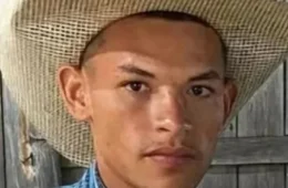 Descarga elétrica mata jovem que usava celular durante carregamento