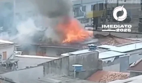 URGENTE | Incêndio em residência assusta moradores no centro da Capital