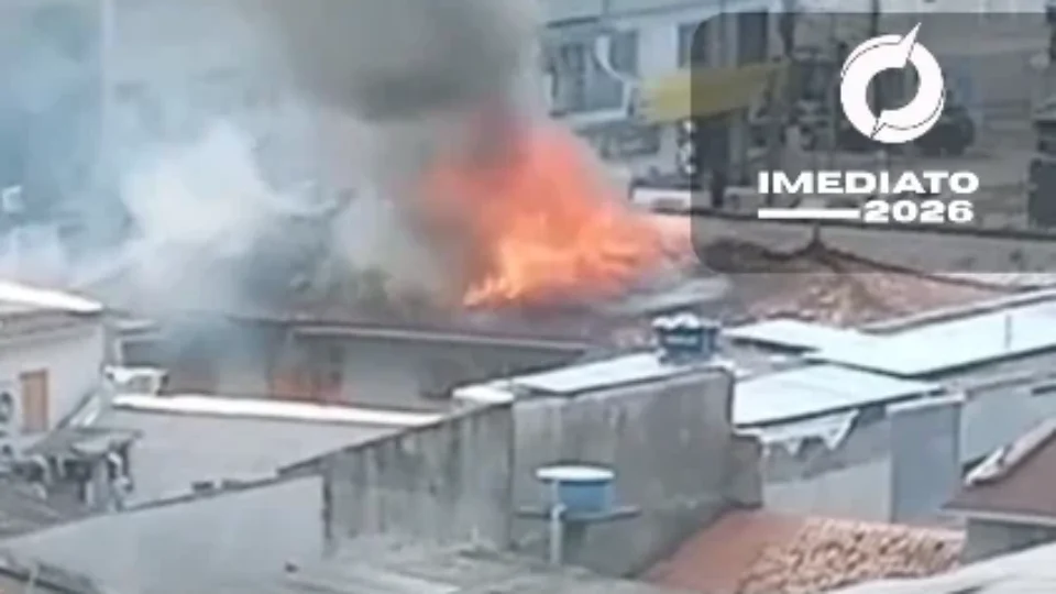 URGENTE | Incêndio em loja de tecidos assusta moradores no centro da Capital