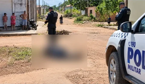 VEJA VÍDEO: dupla mata motociclista a tiros e foge levando veículo da vítima