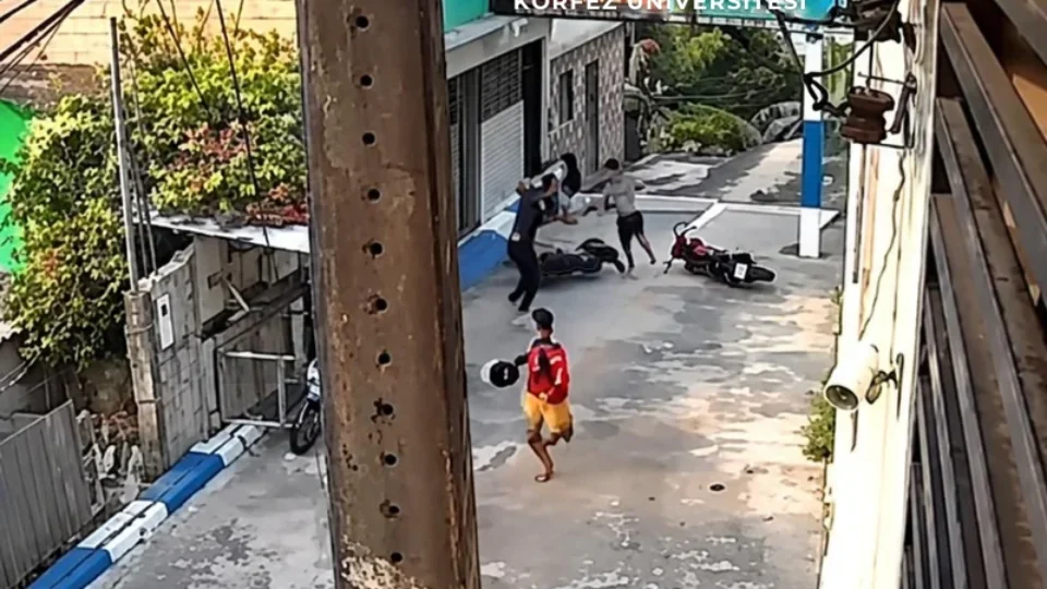 Mototaxista é atacado com faca e se joga de barranco para escapar em Manaus; veja vídeo