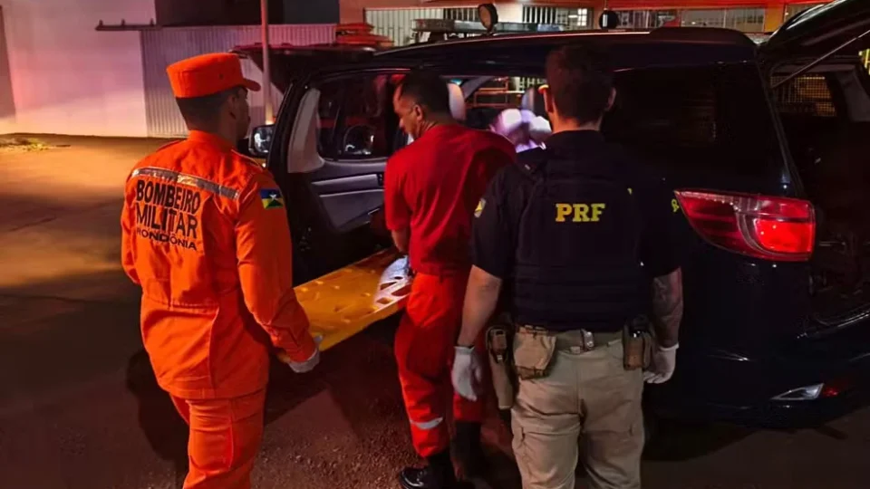 Bebê nasce dentro de viatura da PRF durante atendimento de emergência em Guajará-Mirim